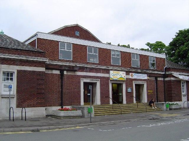 Watford Leisure Centre - Central photo 1