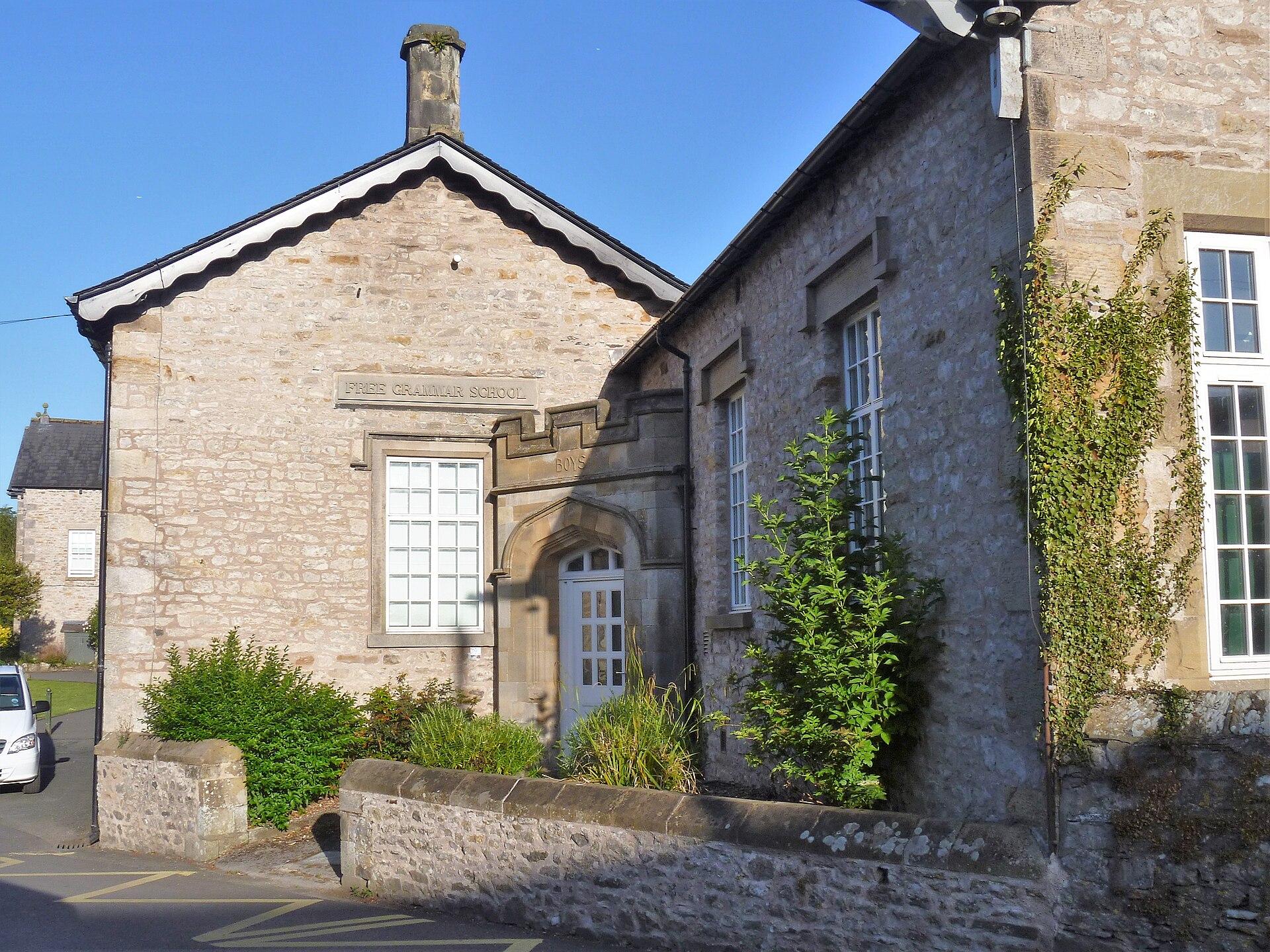 Queen Elizabeth School photo 1