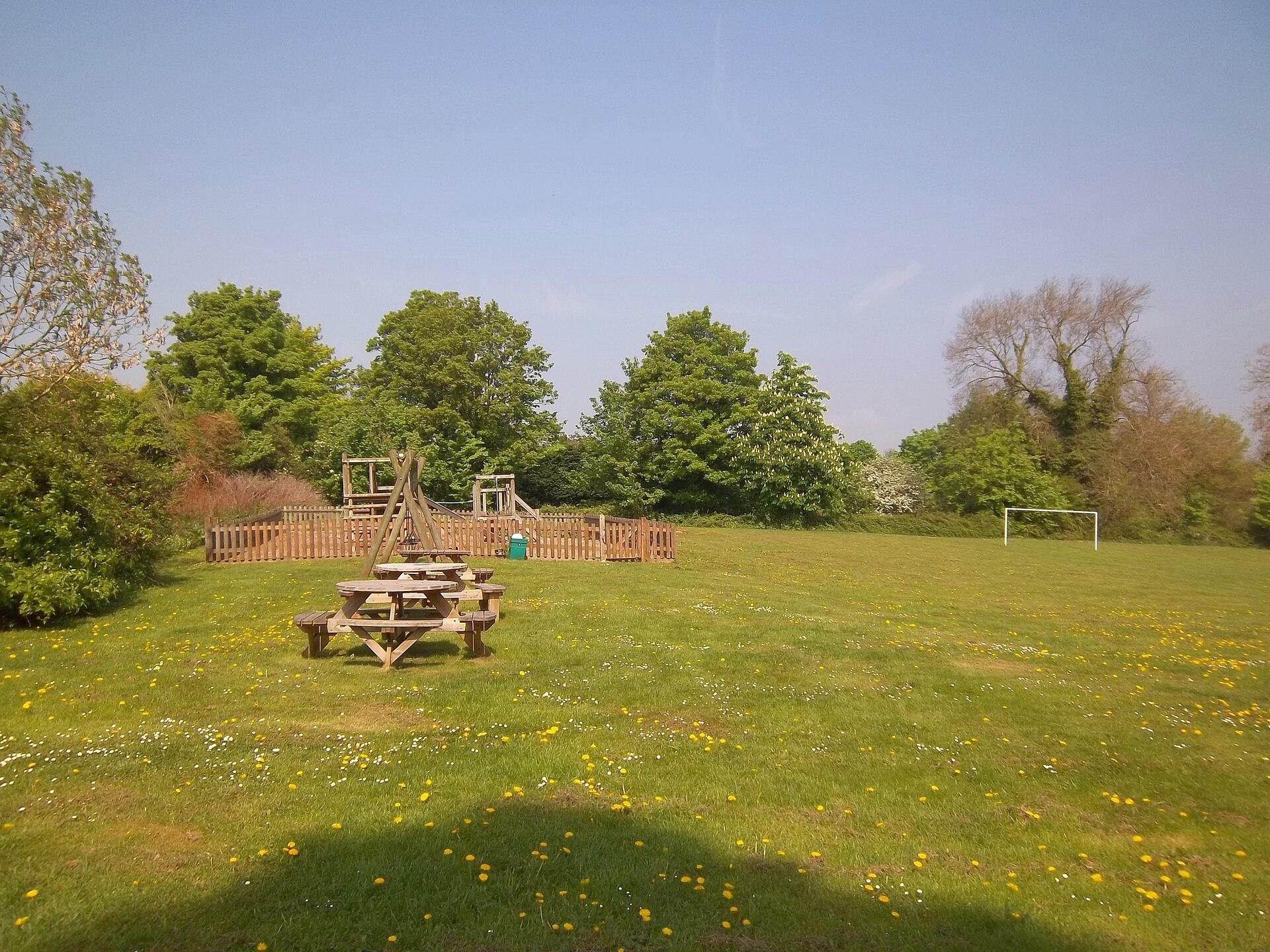 Fifield Memorial Recreation Ground photo 1