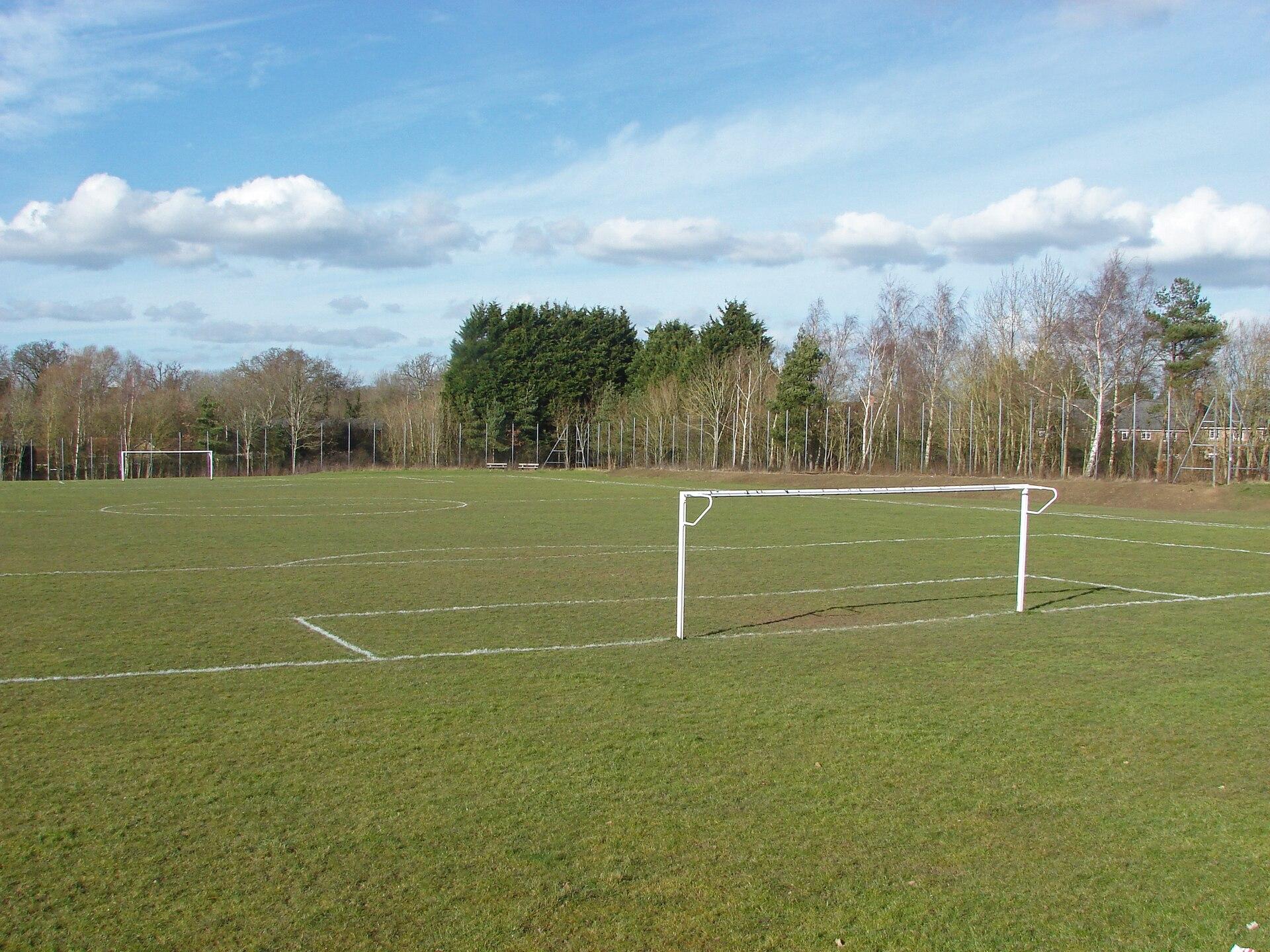 Westmorland Park Tables, Bracknell photo 1