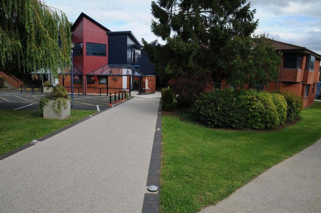 Blessed Edward Oldcorne College Tables, Worcester photo 1