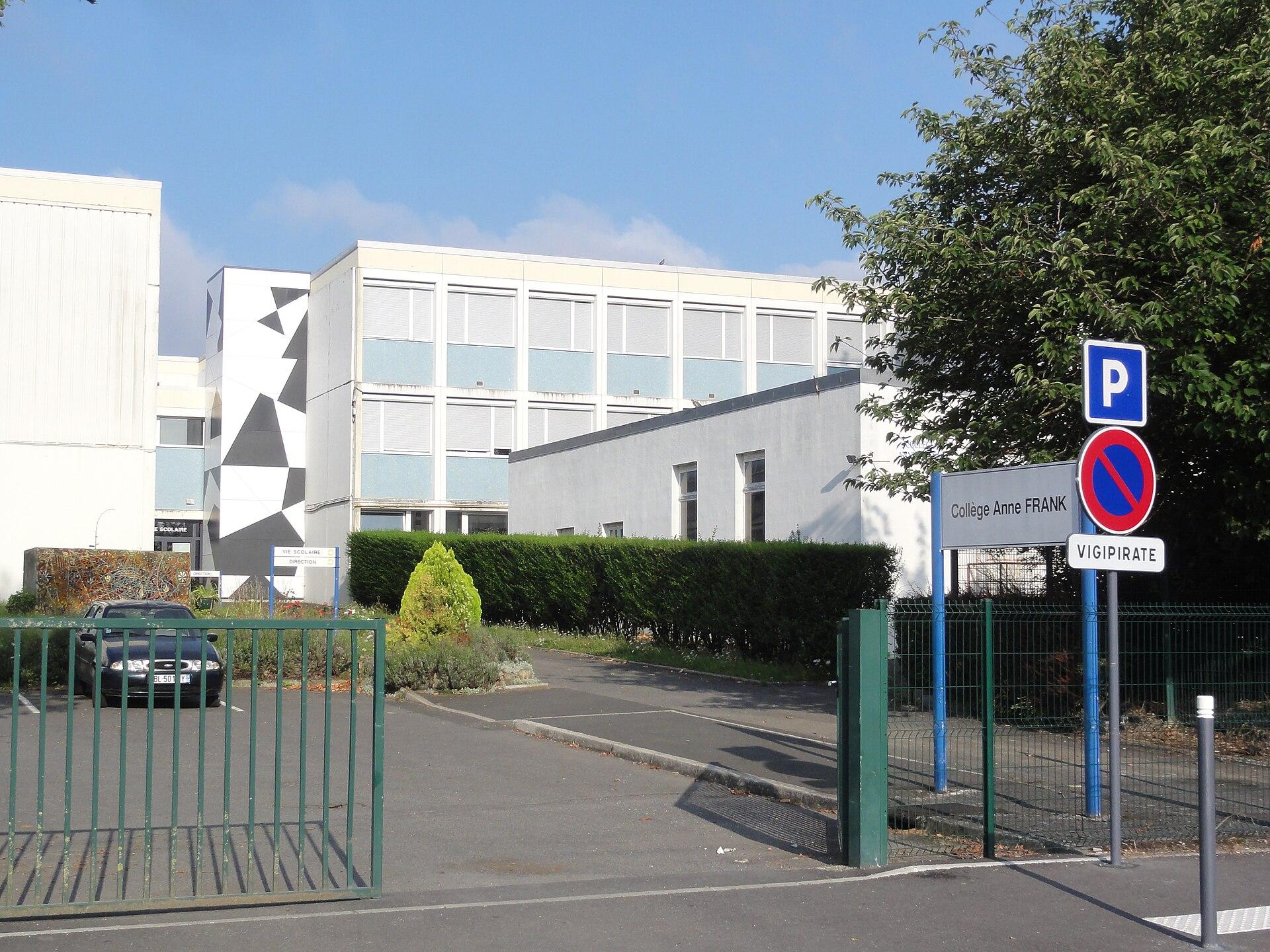 Complexe Anne Franck, Harly photo 1