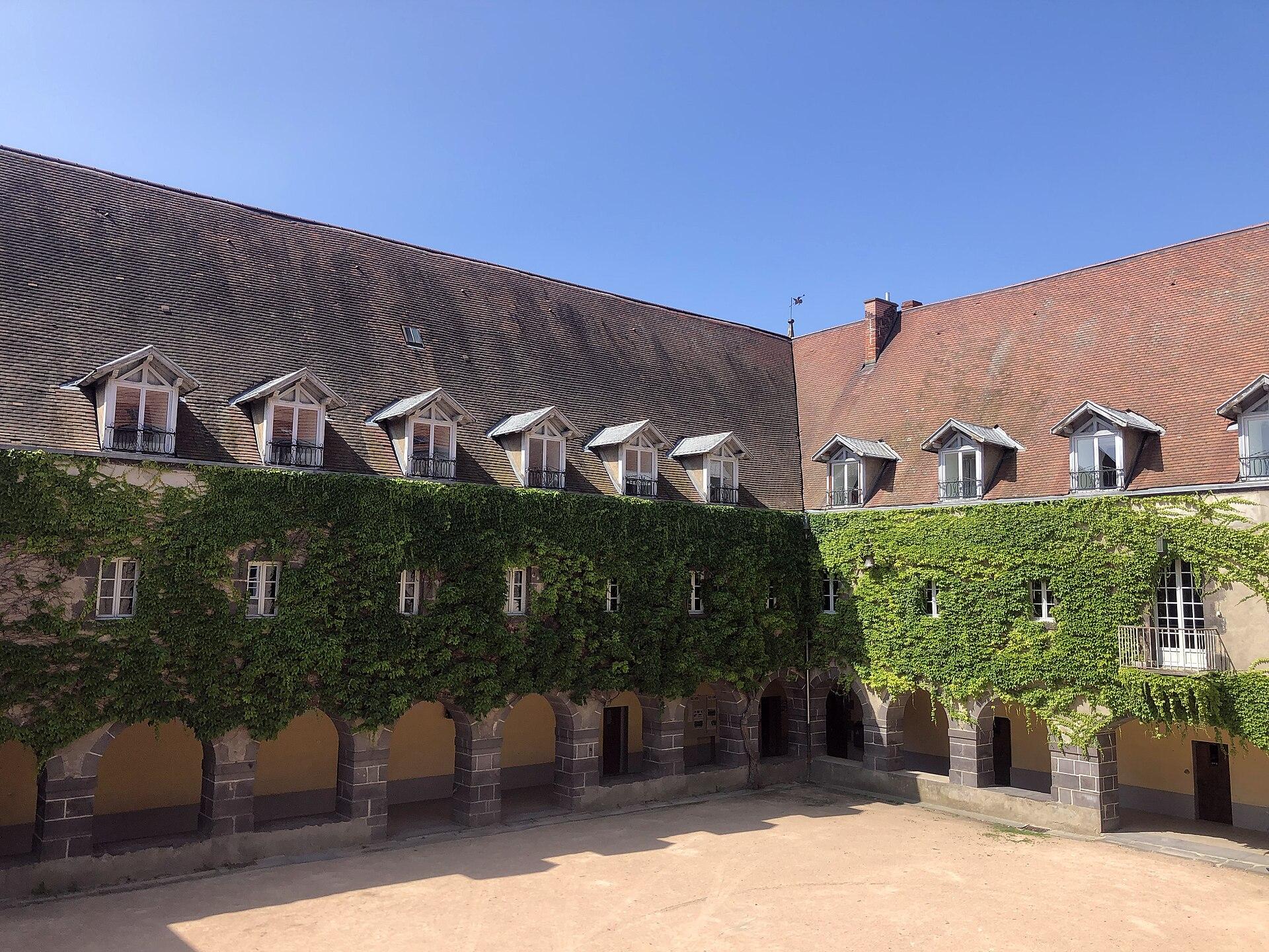 Cité Scolaire Privée Ste Marie Tables, Riom photo 1
