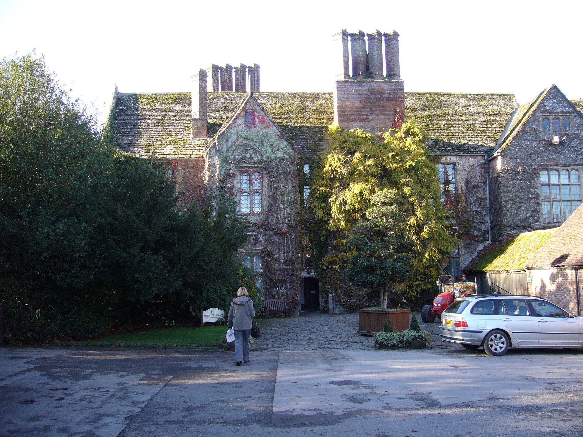Littlecote Tables, Hungerford photo 1