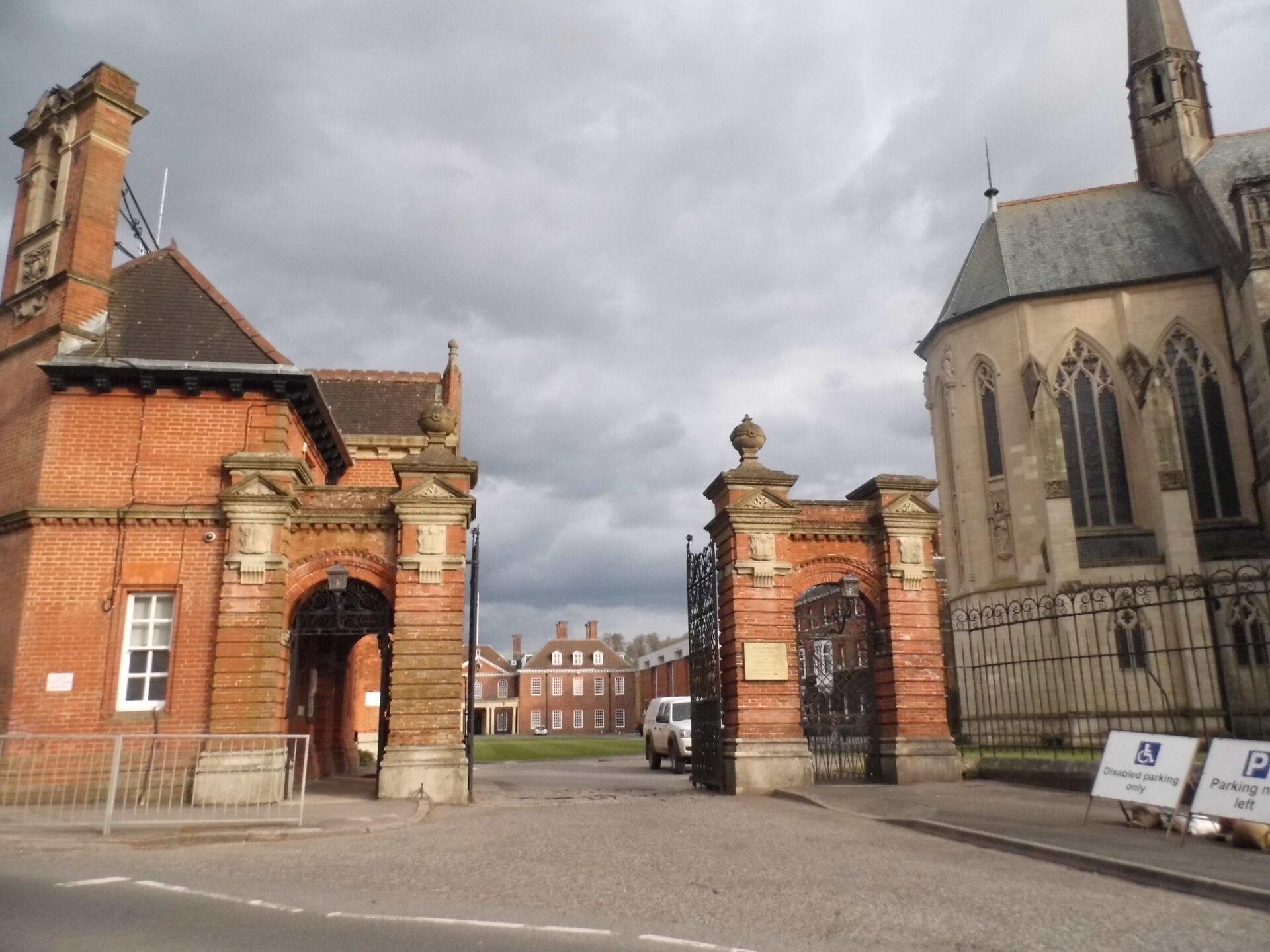 Marlborough College Tables, Marlborough photo 1