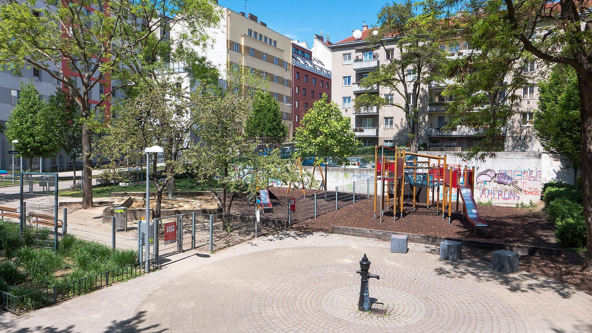 Fritz-Imhoff-Park Tables, Wien photo 1